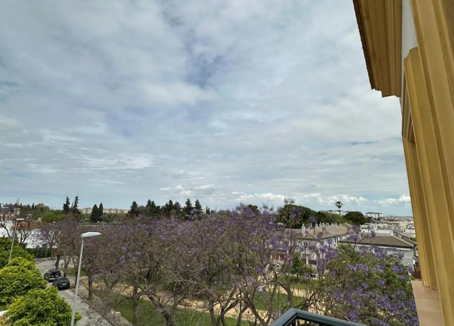 Apartamento Estadio 5 Habitaciones Y Capacidad 9 Personas Cerca Del Centro, Del Estadio Y Estacion De Trenes Y De Autobuses, Con Facil Aparcamiento En La Misma Calle Jerez de la Frontera