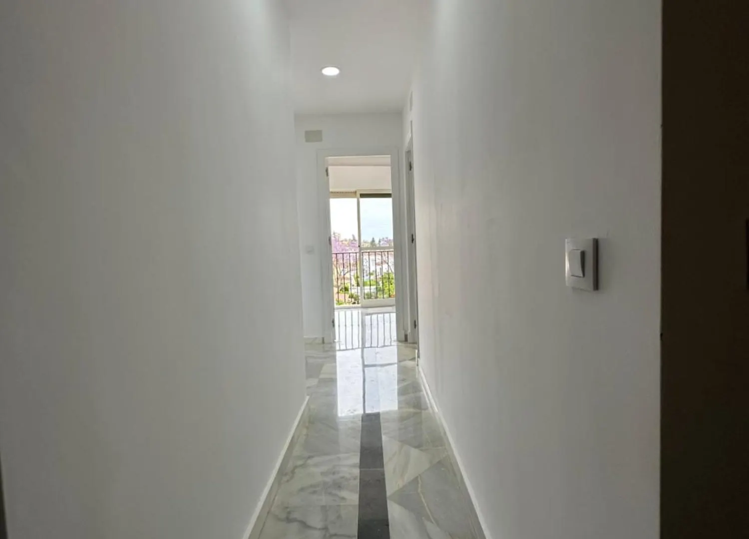 Apartamento Estadio 5 Habitaciones Y Capacidad 9 Personas Cerca Del Centro, Del Estadio Y Estacion De Trenes Y De Autobuses, Con Facil Aparcamiento En La Misma Calle Jerez de la Frontera 0*,  España