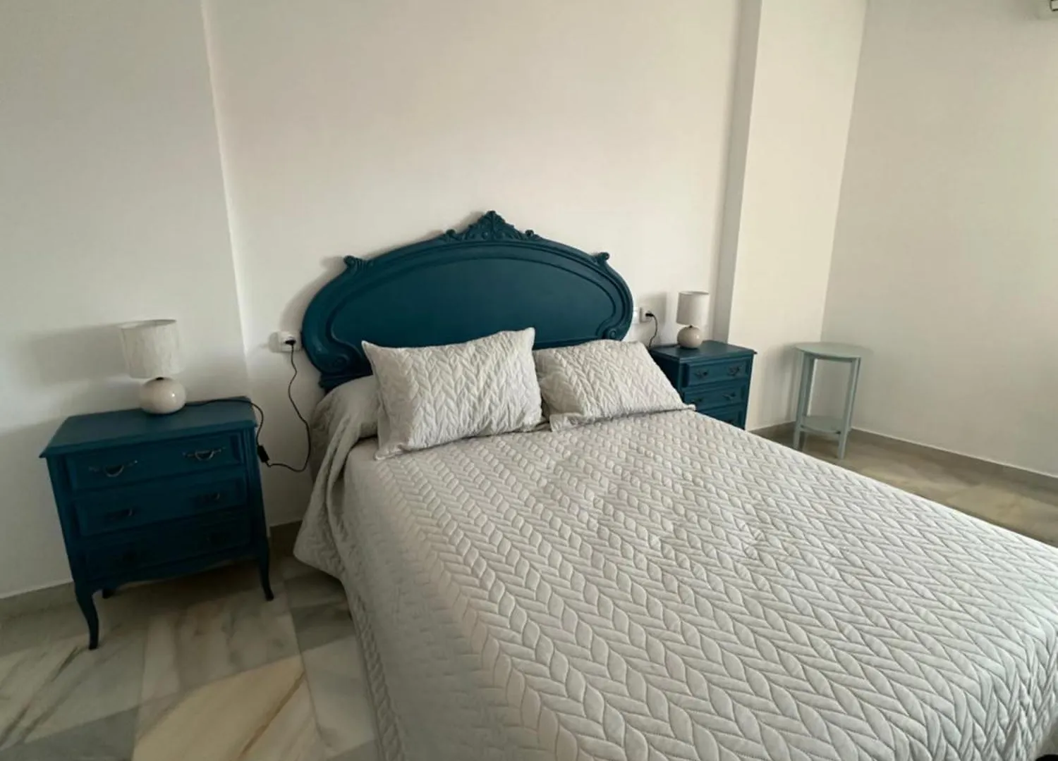 Apartamento Estadio 5 Habitaciones Y Capacidad 9 Personas Cerca Del Centro, Del Estadio Y Estacion De Trenes Y De Autobuses, Con Facil Aparcamiento En La Misma Calle Jerez de la Frontera 0*,