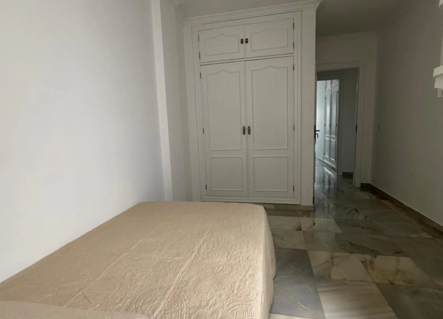 Apartamento Estadio 5 Habitaciones Y Capacidad 9 Personas Cerca Del Centro, Del Estadio Y Estacion De Trenes Y De Autobuses, Con Facil Aparcamiento En La Misma Calle Jerez de la Frontera