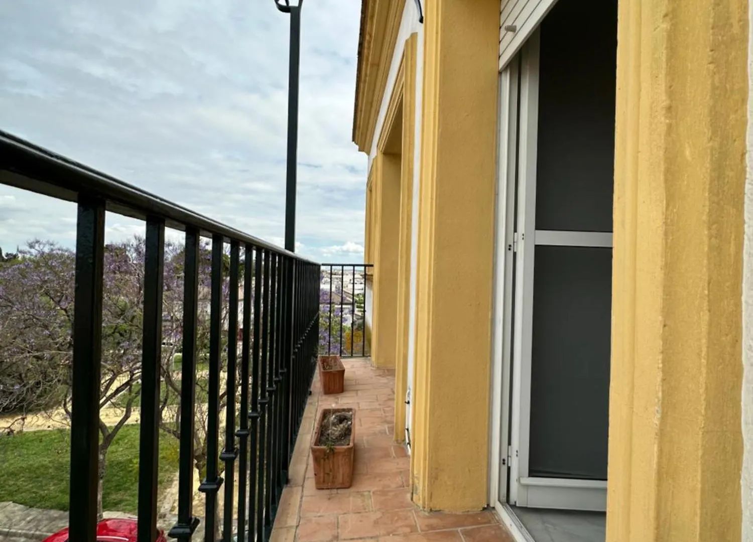 Apartamento Estadio 5 Habitaciones Y Capacidad 9 Personas Cerca Del Centro, Del Estadio Y Estacion De Trenes Y De Autobuses, Con Facil Aparcamiento En La Misma Calle Jerez de la Frontera 0*,  España
